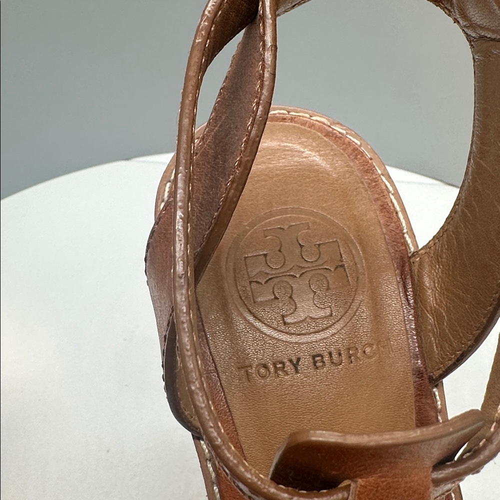 TORY BURCH | LIGHT BROWN | RIVER T BAR | LEATHER | WEDGE SANDALS - Picture 6 of 8